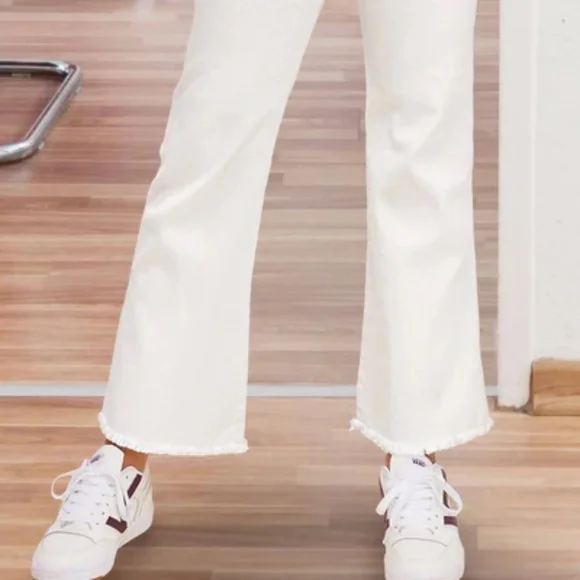 NWT White High Rise Raw Edge Jeans